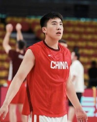 乐鱼体育官网-狂砍18分14篮板，王俊杰果然是高级货，中国队没他真不行！